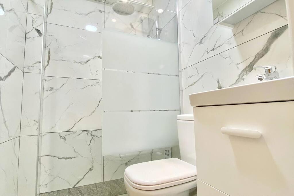 Appartamento Ev Zin - Modern, Cozy, 1 Bed, Pool, 2 Balconies, A105 Paphos Esterno foto