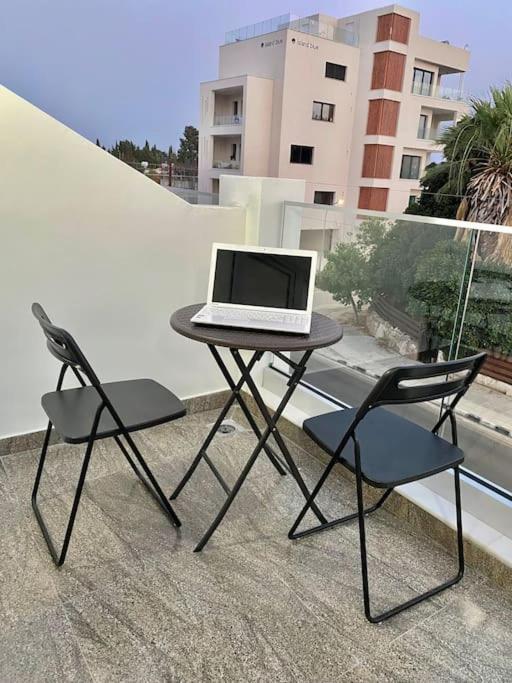 Appartamento Ev Zin - Modern, Cozy, 1 Bed, Pool, 2 Balconies, A105 Paphos Esterno foto