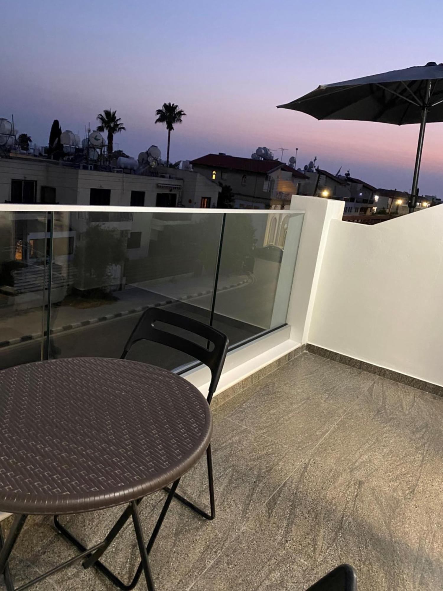Appartamento Ev Zin - Modern, Cozy, 1 Bed, Pool, 2 Balconies, A105 Paphos Esterno foto